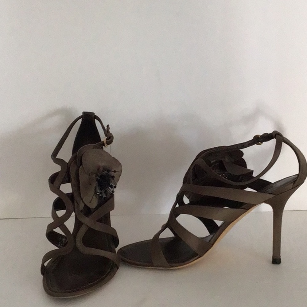 💥💥. LOUIS VITTION💥💥.             SILK STRAPPY SANDALS